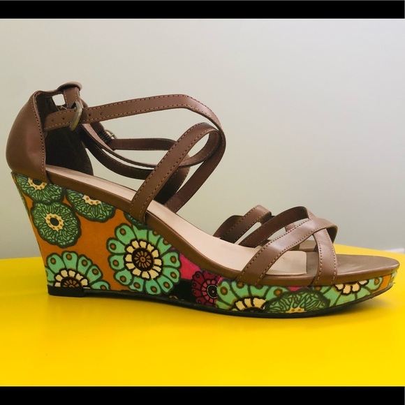Fun floral print wedge heeled sandals! - Picture 2 of 7